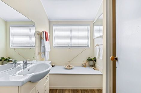 Photo of property in 12 Palmgreen Court, Stanmore Bay, Whangaparaoa, 0932