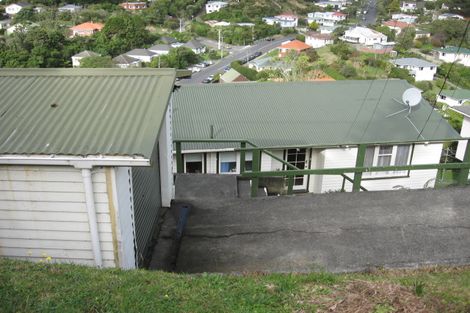 Photo of property in 139 Ruskin Road, Newlands, Wellington, 6037