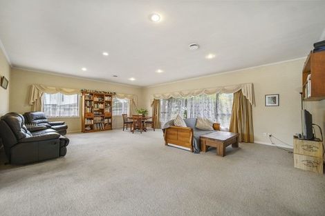 Photo of property in 13 Birdwood Avenue, Papatoetoe, Auckland, 2025