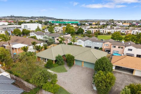 Photo of property in 8 Hagen Close, Golflands, Auckland, 2013