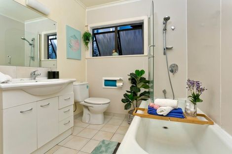 Photo of property in 41 Forrest Hill Road, Milford, Auckland, 0620
