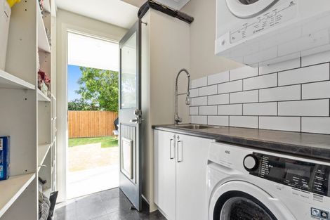 Photo of property in 4 Sequoia Place, Maoribank, Upper Hutt, 5018