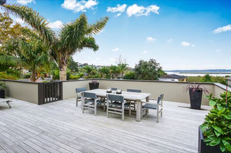 Photo of property in 26 Pipitea Place, Massey, Auckland, 0614