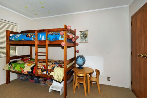 Photo of property in 1 South Lynn Road, Titirangi, Auckland, 0604