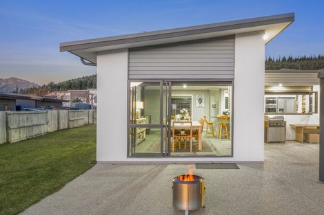 Photo of property in 7 Centre Crescent, Wanaka, 9305