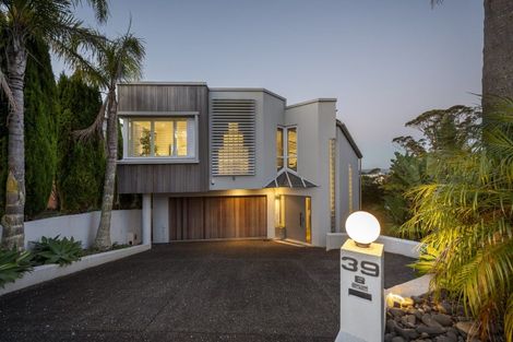 Photo of property in 39 Eastcliffe Road, Castor Bay, Auckland, 0620
