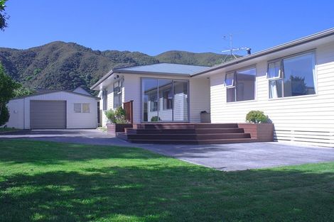 Photo of property in 36a Saint Ronans Avenue, Waterloo, Lower Hutt, 5011