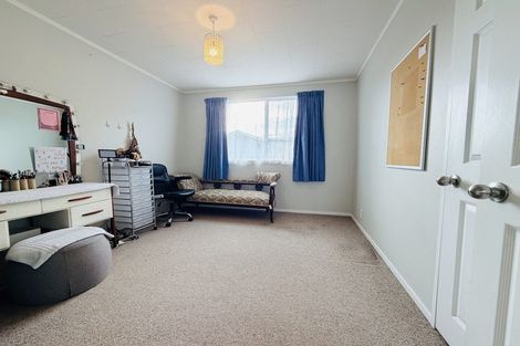 Photo of property in 8 Kaitawa Crescent, Paraparaumu, 5032