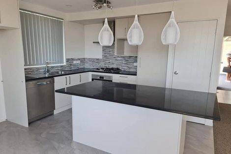 Photo of property in 21 Kirikiri Drive, Papakura, 2110