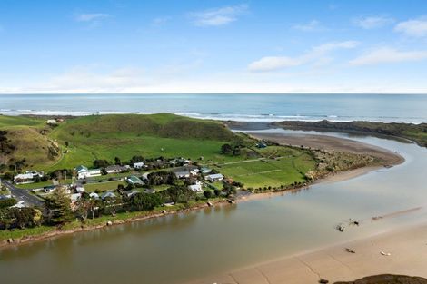 Photo of property in 6 Briscoe Street, Awakino, Mokau, 4376