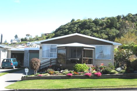 Photo of property in 5 Reeves Road, Acacia Bay, Taupo, 3330