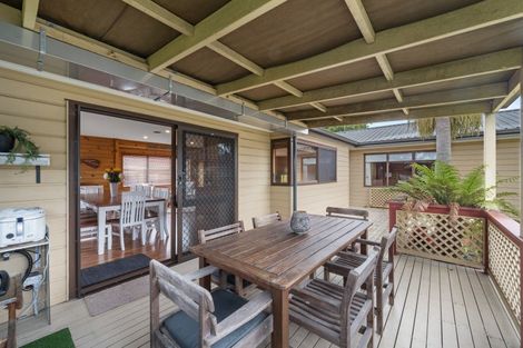 Photo of property in 18 Lochend Place, Highland Park, Auckland, 2010