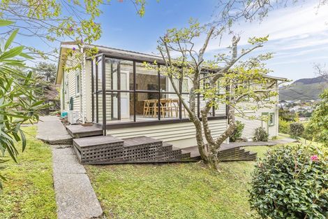 Photo of property in 16 Tawa Terrace, Tawa, Wellington, 5028