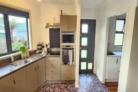 Photo of property in 27 Antonio Street, Stratford, 4332