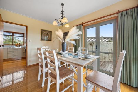Photo of property in 11 Cheriton Road, Mellons Bay, Auckland, 2014