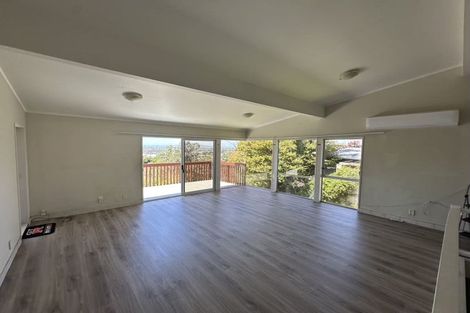 Photo of property in 635 Glenfield Road, Totara Vale, Auckland, 0629