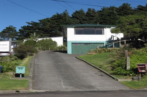 Photo of property in 39 Spenmoor Street, Newlands, Wellington, 6037