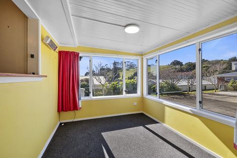 Photo of property in 95 Pioneer Road, Moturoa, New Plymouth, 4310