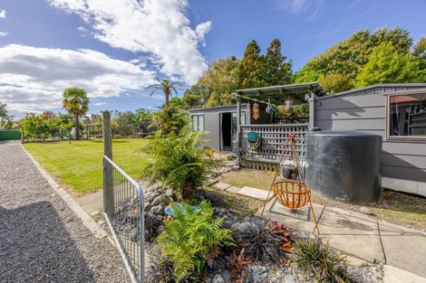 Photo of property in 243 State Highway 2, Clive, 4102
