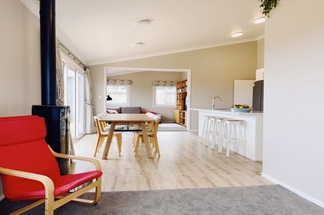 Photo of property in 18 Monaco Grove, Fitzherbert, Palmerston North, 4410