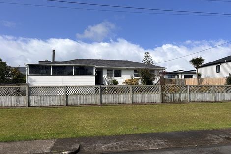 Photo of property in 2a Chapman Road, Te Atatu Peninsula, Auckland, 0610