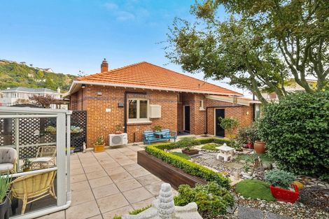 Photo of property in 241 Bay View Road, Saint Clair, Dunedin, 9012