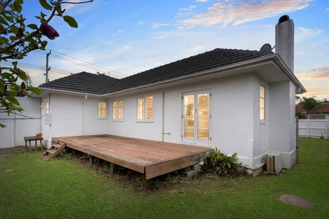 Photo of property in 61 Lyons Avenue, Murrays Bay, Auckland, 0630