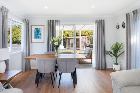 Photo of property in 37 Parkland Crescent, Terrace End, Palmerston North, 4410