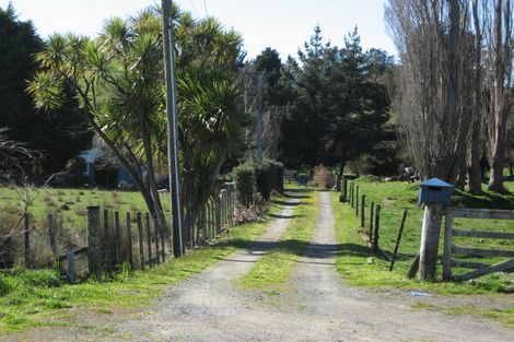 Photo of property in 8 Ongo Road, Hunterville, 4730