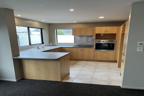 Photo of property in 24 Oakford Close, Riccarton, Christchurch, 8011