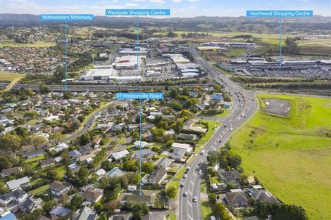 Photo of property in 37 Hobsonville Road, West Harbour, Auckland, 0618