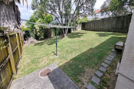 Photo of property in 22 Baulcomb Parade, Windsor Park, Auckland, 0632