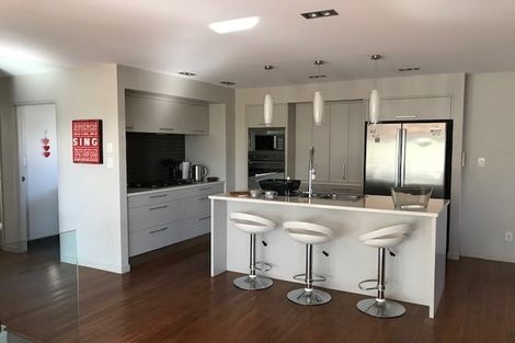 Photo of property in 87 Knights Road, Rothesay Bay, Auckland, 0630