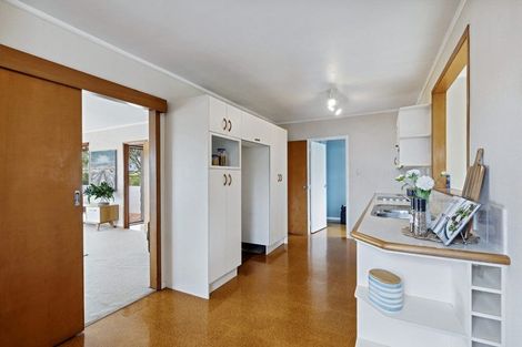 Photo of property in 5 South Pacific Place, Henderson, Auckland, 0612