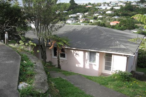 Photo of property in 141 Ruskin Road, Newlands, Wellington, 6037