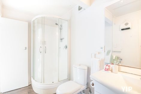 Photo of property in 27 Spenmoor Street, Newlands, Wellington, 6037