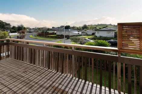 Photo of property in 9 Darren Crescent, Half Moon Bay, Auckland, 2012