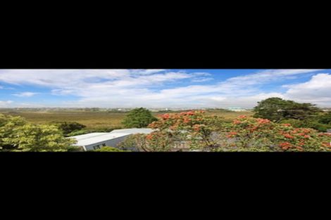 Photo of property in 18 Edgerton Road, Te Atatu Peninsula, Auckland, 0610