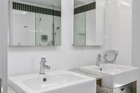 Photo of property in 225 Lake Terrace, Waipahihi, Taupo, 3330