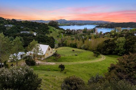 Photo of property in 28 Brick Bay Drive, Sandspit, Warkworth, 0982