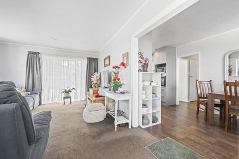 Photo of property in 13 Helleur Road, Massey, Auckland, 0614