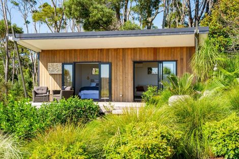 Photo of property in 562 Ocean View Road, Te Arai, Wellsford, 0975