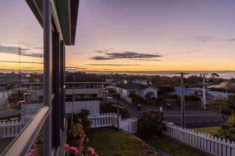 Photo of property in 47 Paynters Avenue, Strandon, New Plymouth, 4312