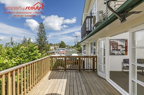 Photo of property in 537 Glenfield Road, Glenfield, Auckland, 0629