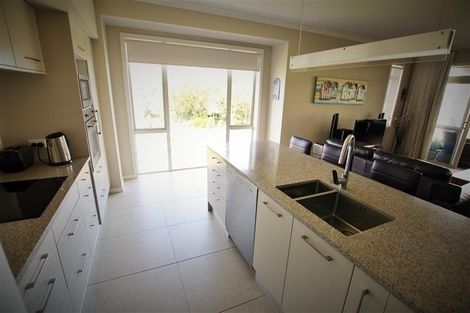 Photo of property in 102 Landmark Terrace, Orewa, 0931