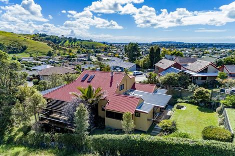 Photo of property in 50 Churchill Drive, Taradale, Napier, 4112