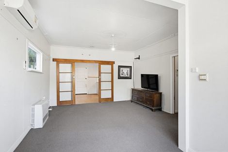 Photo of property in 14 Cave Road, Houghton Bay, Wellington, 6023