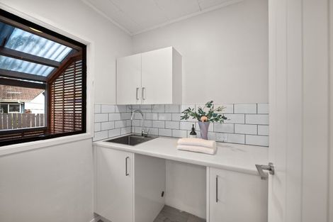 Photo of property in 79 Santiago Crescent, Unsworth Heights, Auckland, 0632
