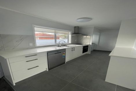 Photo of property in 40 Vodanovich Road, Te Atatu South, Auckland, 0610
