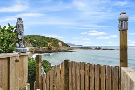 Photo of property in 98a The Esplanade, Houghton Bay, Wellington, 6023